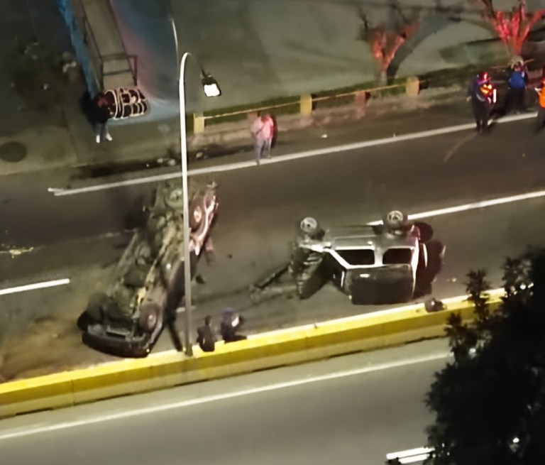 Aparatoso accidente en la Panamericana: Dos vehículos volcados y al menos dos heridos