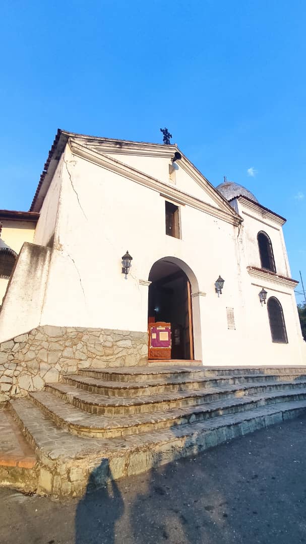 El templo de nuestra señora del Carmen en Paracotos: 352 años de historia en riesgo