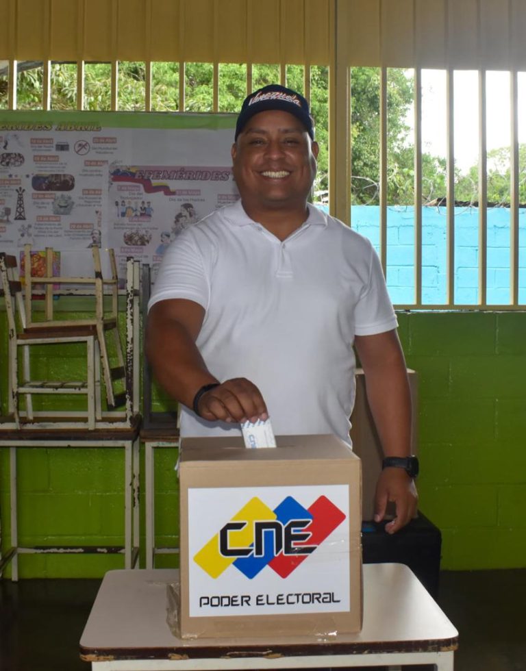 Genkerve Tovar candidato AN GPPSB acudió al simulacro del 10-M