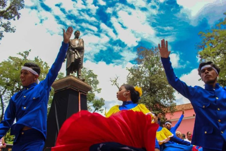 Gobernador Elio Serrano reinaugura la histórica Plaza Bolívar de Ocumare del Tuy