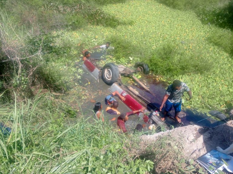 Siete muertos y varios heridos dejó fuerte accidente en Higuerote: Cayeron desde un puente