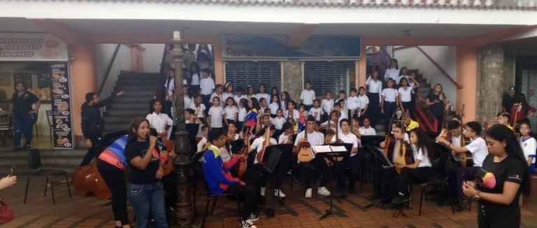 El Sistema de Orquestas Núcleo Charallave Deslumbró en el Tamanaco Tuy con su «Ruta Venezolana»