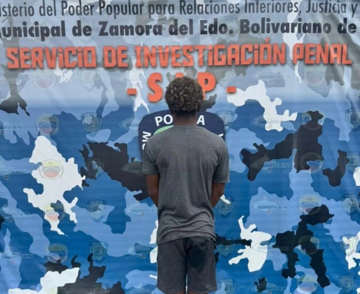 Capturan a par de sujetos en comercio de Guatire