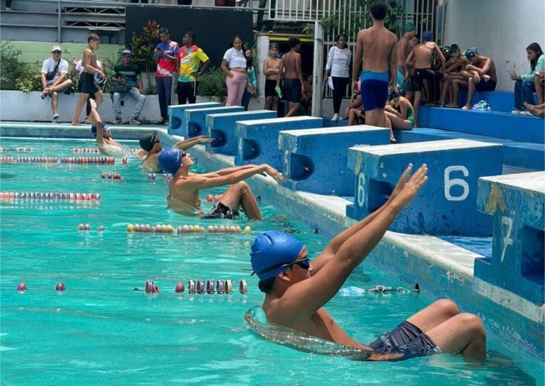 Dilan Martilla arrasó en natación de Juegos Estudiantiles Miranda 2025