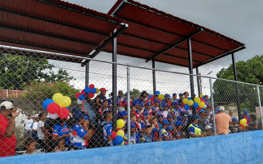 Peloteros de San Fernando Rey disponen de estadio de béisbol rehabilitado