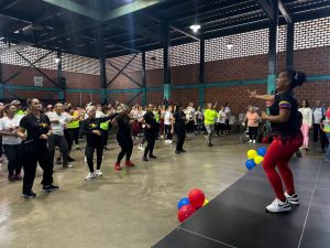 Celebran Día Nacional de la Actividad Física con bailosalud en Los Teques