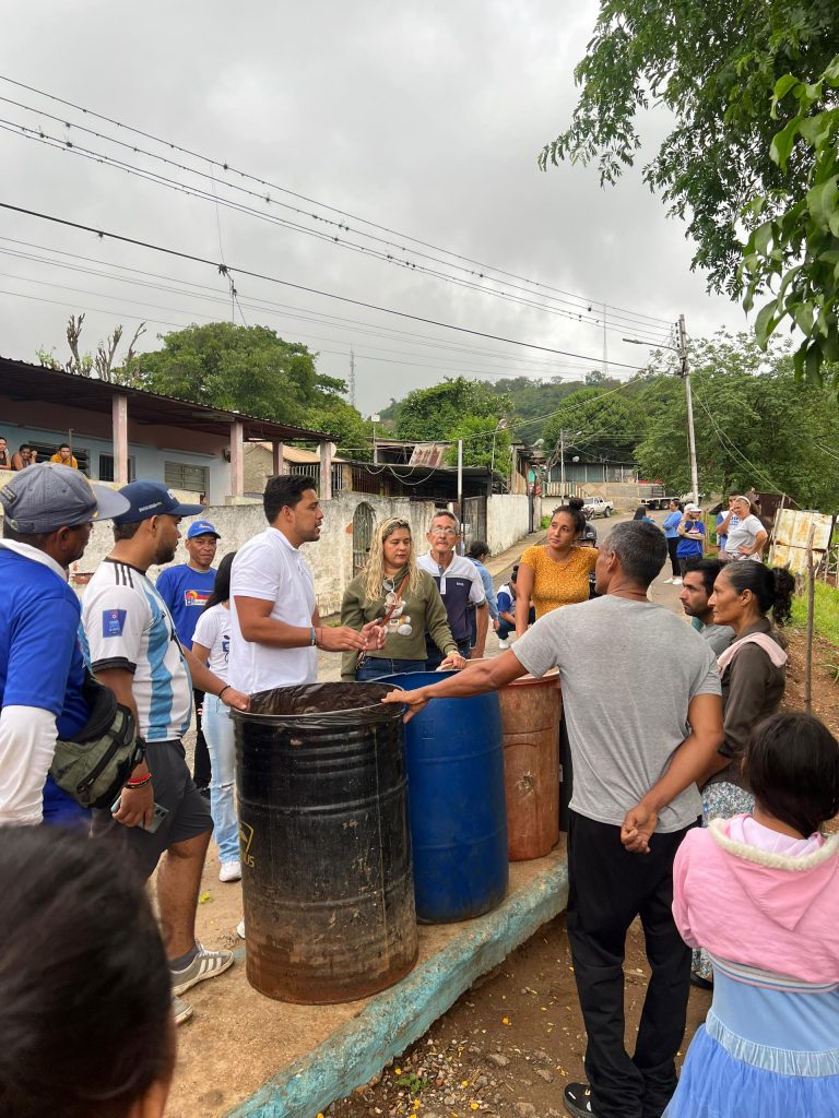 Solidaridad en acción: José Silva impulsa acción social en La Horquilla ante la carencia de agua potable