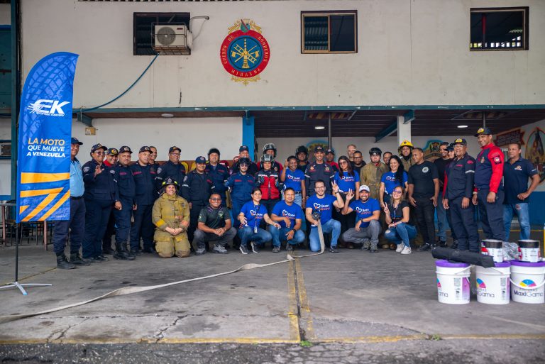 Buen Vecino de EK llevó luz a los Bomberos de Charallave