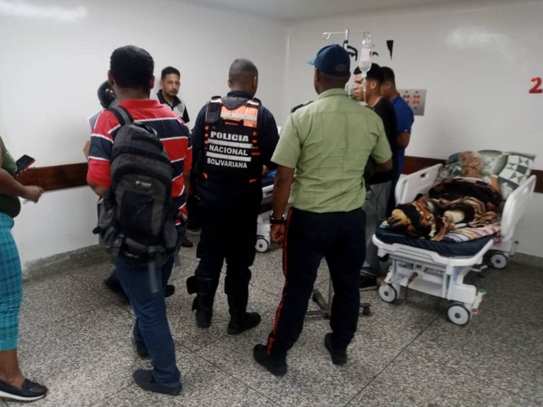 Dos heridos en choque entre moto y camión en Anguina