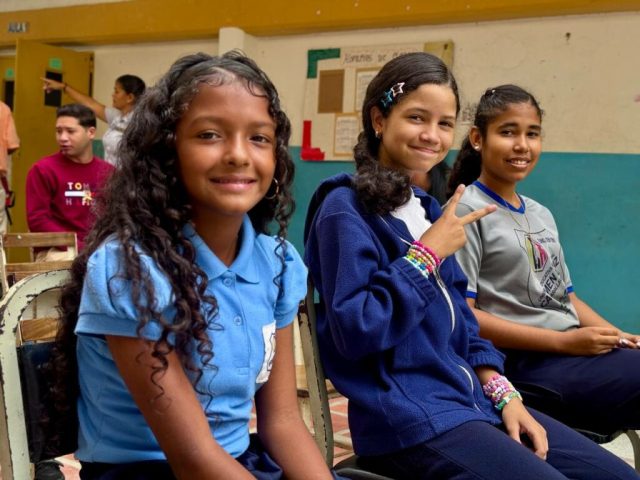 Reconocieron trabajos literarios de jóvenes estudiantes en Charallave