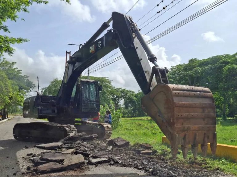 Arrancan trabajos de reparación de tramo vial en la vía Yare-Ocumare