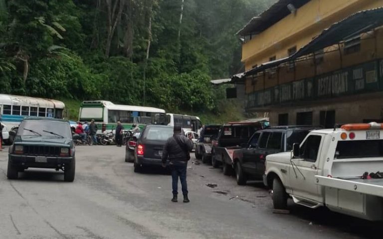 Usuarios denuncian «favoritismo» en la estación de servicio Fuente Roja ubicada en Agua Fría