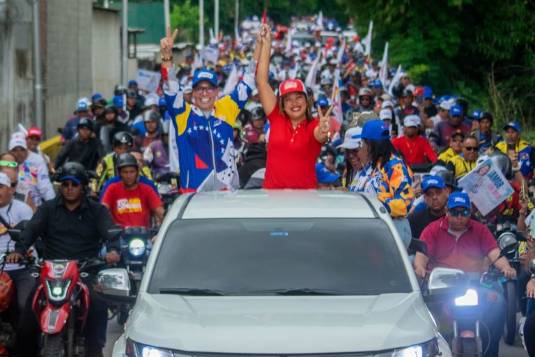 Con caravana y gran movilización Charallave acompañó presentación de la candidata del GPP Yuhismar Hernández