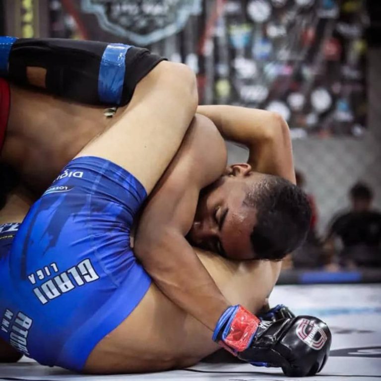 Cueño Jhonathan Rivas triunfa en tercera edición Gladiators Liga MMA