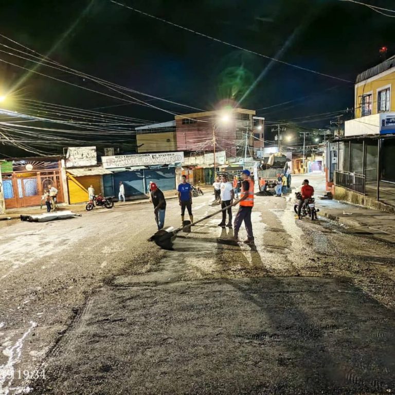 Alcaldía activa «Plan de Bacheo» en casco central de Ocumare del Tuy ‎