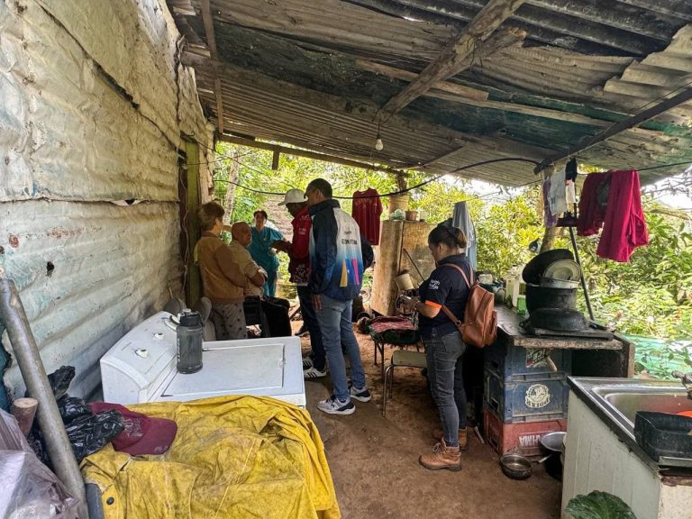 Atienden a 11 familias afectadas por la lluvias en Guaicaipuro