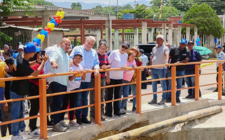 Entregan totalmente recuperado puente Las Carolinas en Cartanal