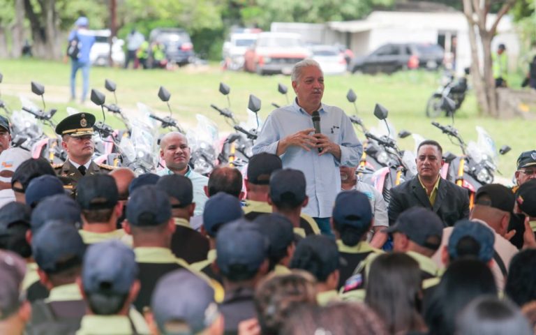 Policía de Santa Teresa recibió dotación de motos, uniformes e insumos