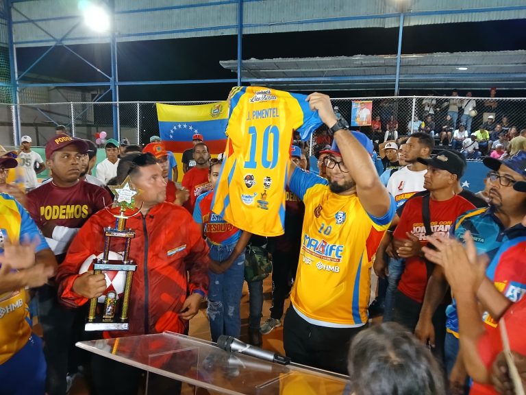 Reinauguran dos canchas deportivas en Quebrada de Cúa