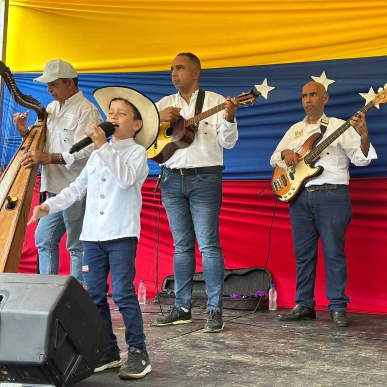 Feria de la Hallaquita encendió Tocorón con alegría, sazón y folclore