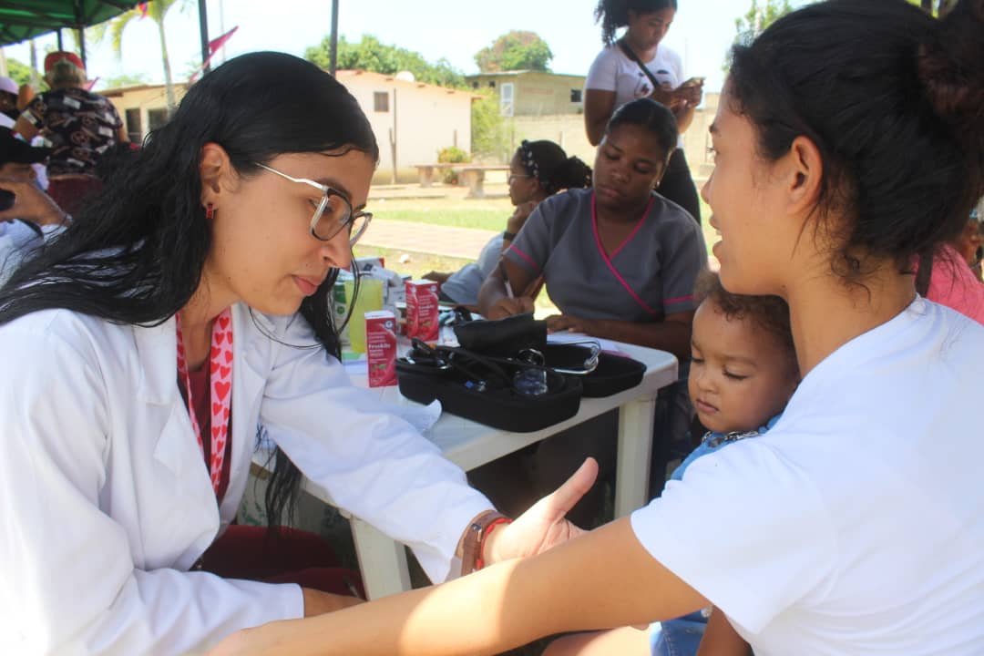 Jornada Gota de Amor de Buroz atendió a comunidades de Brisas de Oriente y de Las Mercedes
