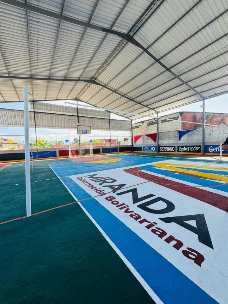 Reinauguran canchas de usos múltiples en la parroquia Santa Teresa