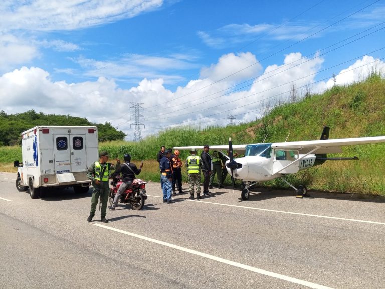Aterrizaje forzoso de avioneta Cessna C152 en Autopista La Verota en los Valles del Tuy