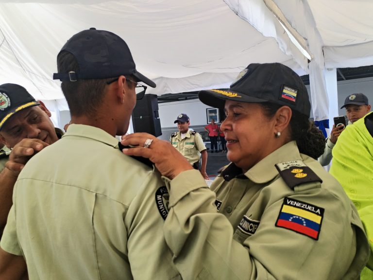 «Acto de ascenso ordinario al rango superior inmediato policial en la policía municipal bolivariana Cristóbal Rojas»