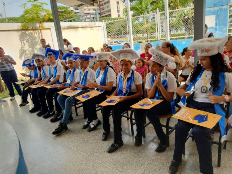 Realizan entrega de kits escolares al instituto de educación especial en Ocumare del Tuy