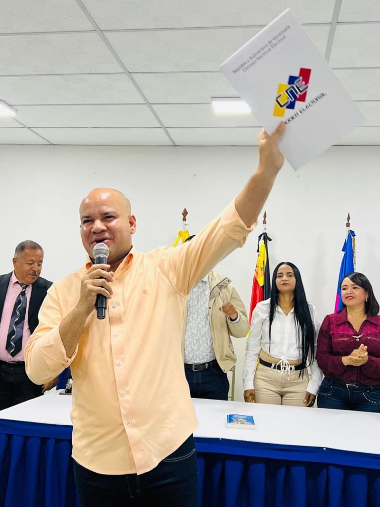 Rayner Pulido fue proclamado alcalde electo del municipio Independencia para el 2025-2029