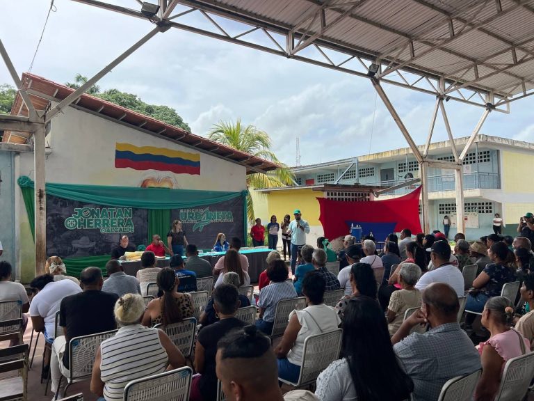 Entregan títulos de propiedad a 131 familias del Casco Central de Cúa