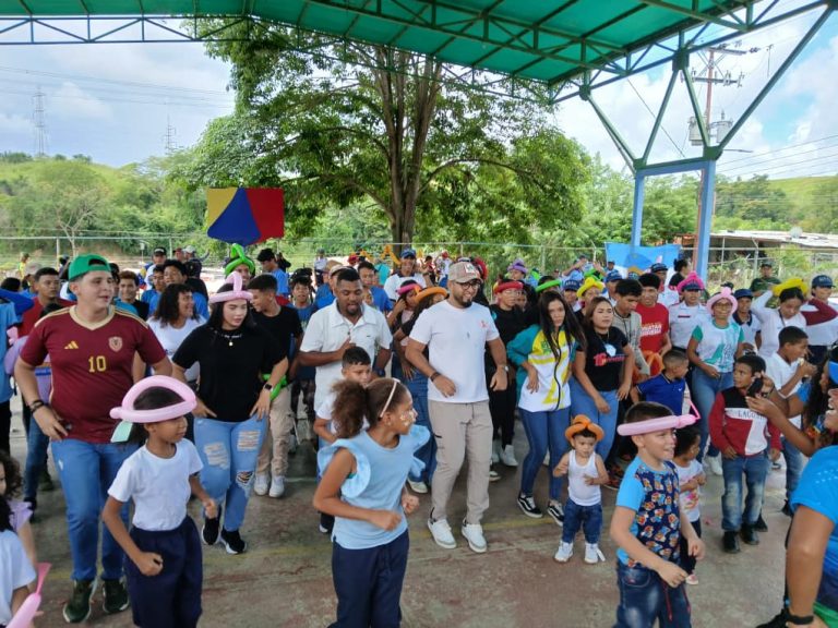 Plan Vacacional Venezuela Ríe 2025 llegó al sector Mume de Cúa