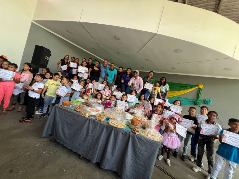 Certifican a niños y niñas que participaron en el taller de repostería en Cúa