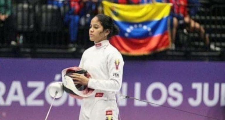 Esgrimista mirandina Victoria Guerrero baña en oro a Venezuela en Panamericanos Junior 2025