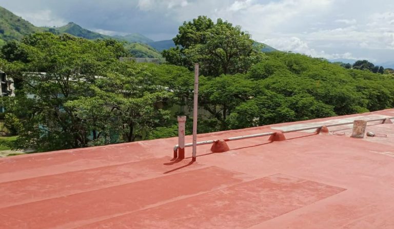 Avanza plan piloto de impermeabilización en Urbanismo Aragüita I en Tomás Lander