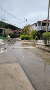 Vecinos de la urb. Valle de Chara claman por reparación urgente de tuberia