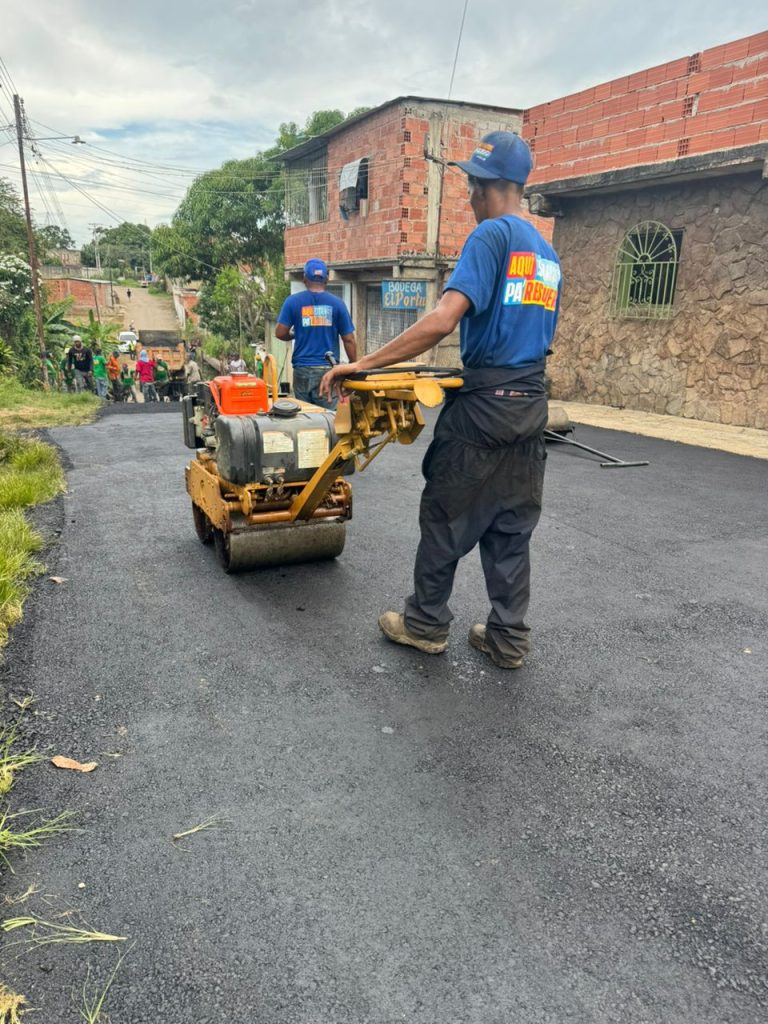 Colocaron 60 toneladas de asfalto en comunidad de parroquia Santa Teresa