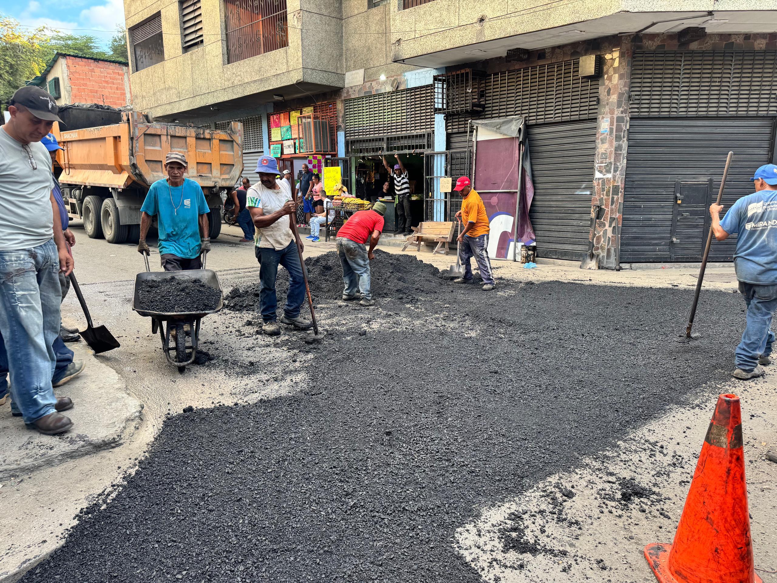 Antonio Galíndez inicia plan de recuperación de vialidad en Guarenas