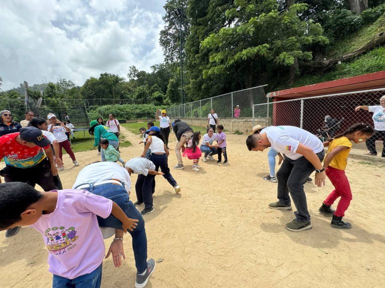 Más de 300 niños de Paracotos, Tácata y Altagracia tuvieron un día de diversión