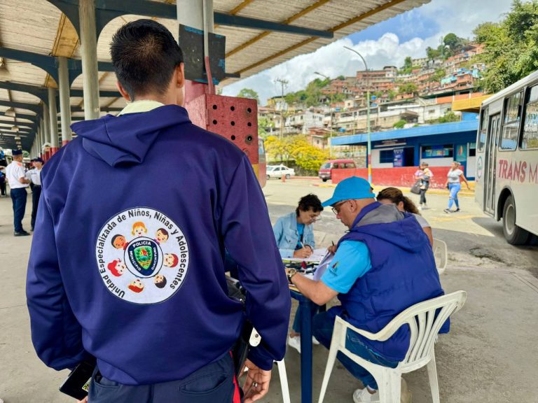 Emiten mil permisos de viaje a niños y niñas en Guaicaipuro