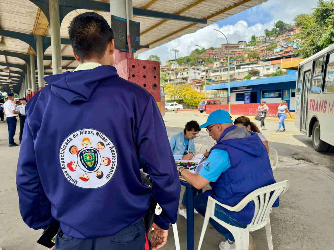 Emiten mil permisos de viaje a niños y niñas en Guaicaipuro