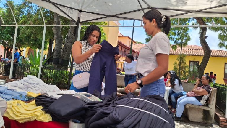 Arrancó la Feria Escolar en Paz Castillo