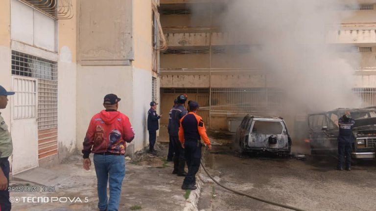 Incendio de vehículos dejó un lesionado en Ocumare del Tuy
