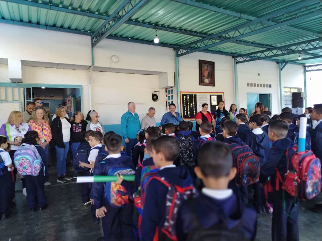 Estudiantes de Guaicaipuro iniciaron con alegría el nuevo año escolar