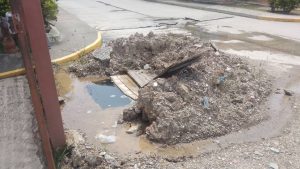 Vecinos de la urbanización Valle de Chara Exigen Respuesta y Reparación de Avería en Tubería Principal