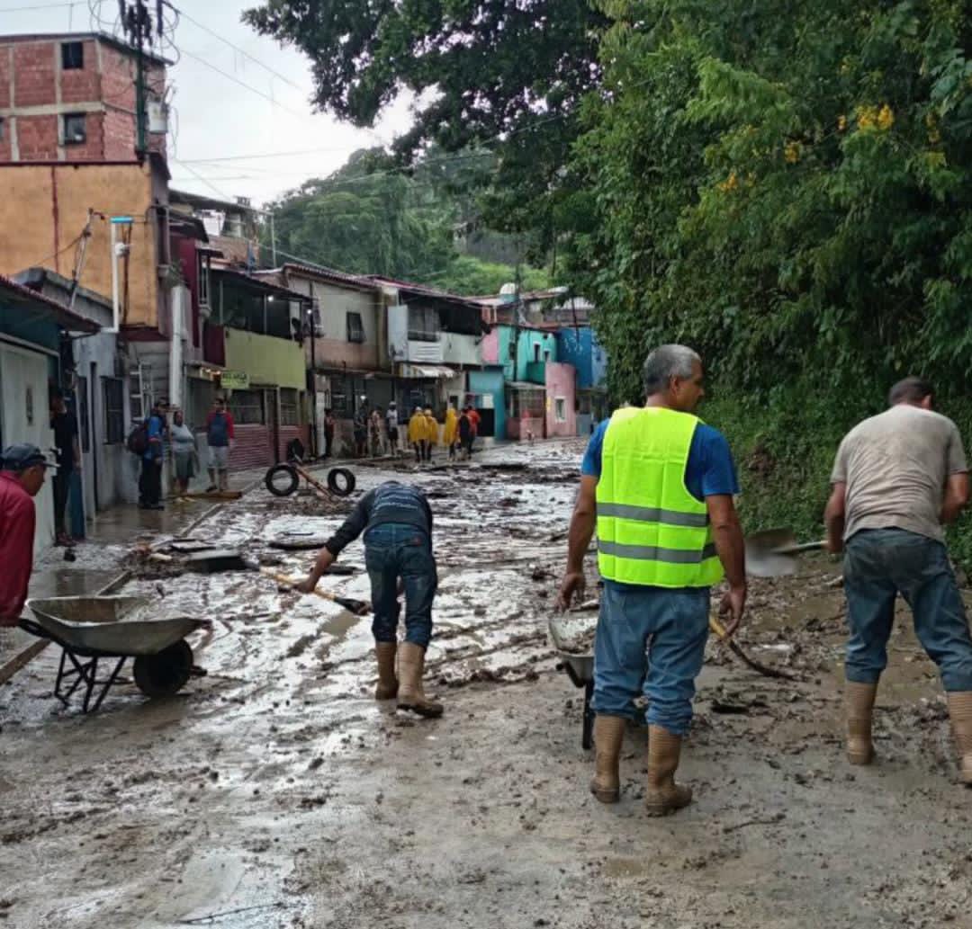 Confirman 11 viviendas afectadas y despliegan equipos en Los Teques y Paracotos