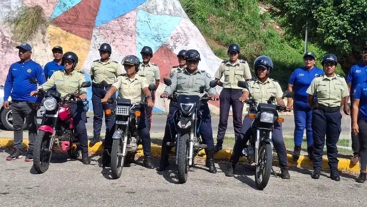 Oficiales de Paz Castillo mejoran técnica en manejo de motocicletas