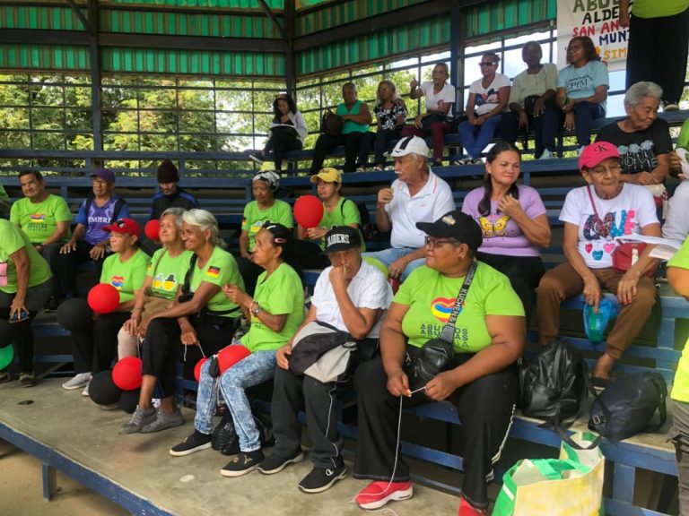 Municipio Simón Bolívar celebró el Día del Adulto Mayor con un animado Festival Deportivo