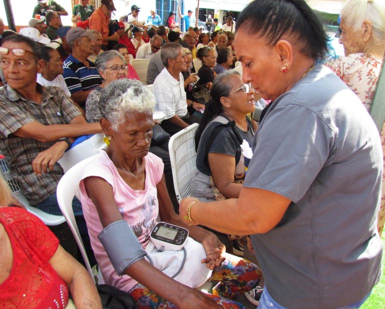 Charallave: Más de 700 abuelos fueron atendidos en jornada Más años, más amor