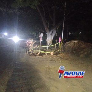 Vecinos de El Palmar exigen reparación urgente de tubería rota que genera peligroso hueco en la vía